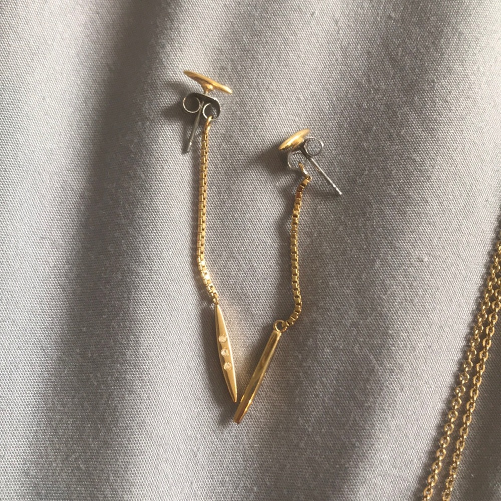 Matching Simple Gold Necklace & Earring Set - Picture 2 of 4